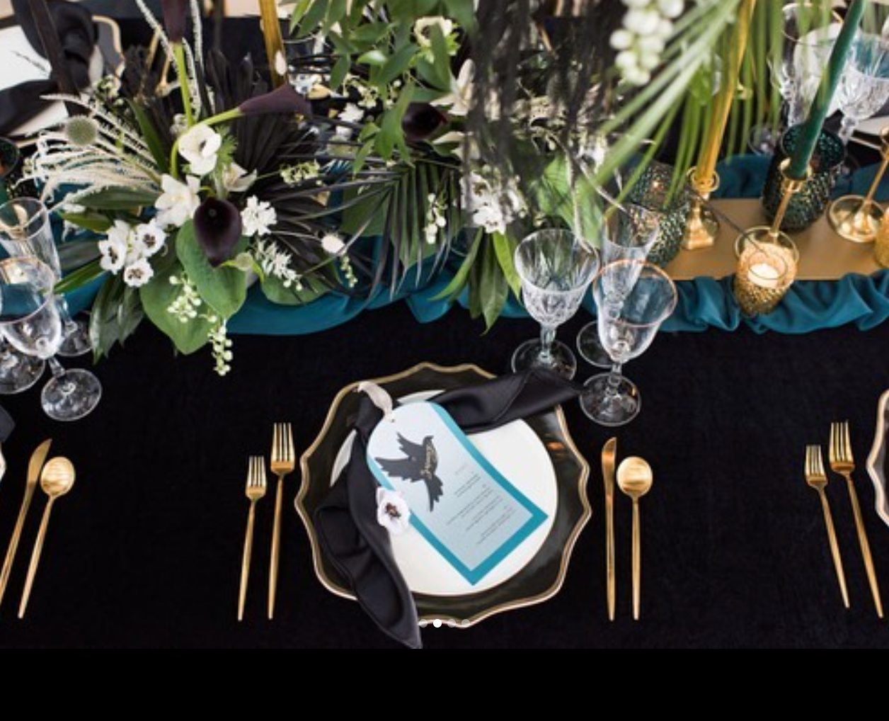 Anna Weatherly Charger | Black & Gold