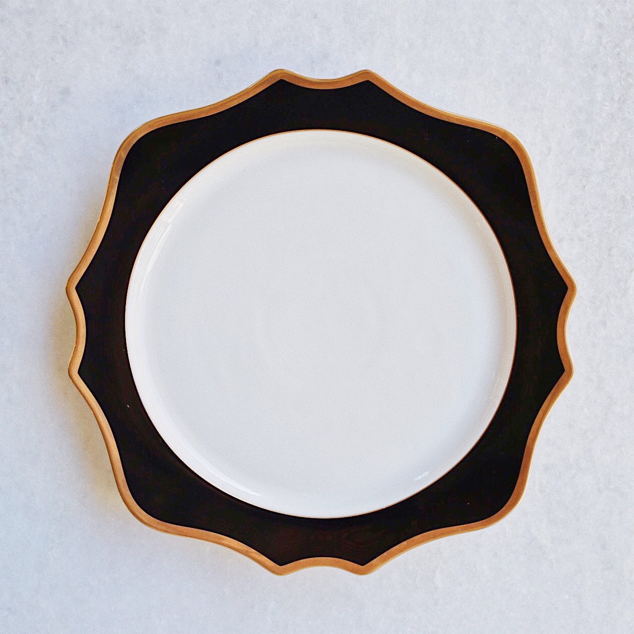 Anna Weatherly Charger | Black & Gold